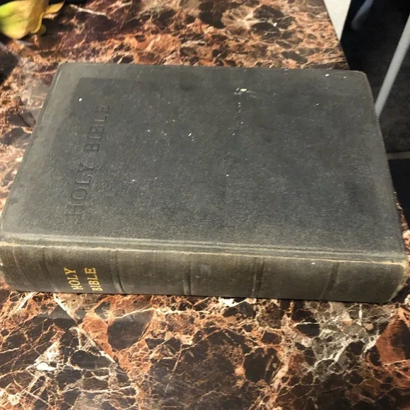 Holy Bible - Picture 8 of 16